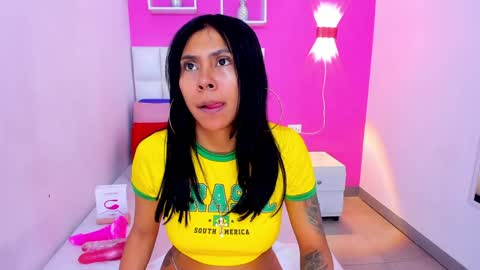 Snapshot of emily_sexy3 chatting on 12.19.24 Emily online show from 12.19.24