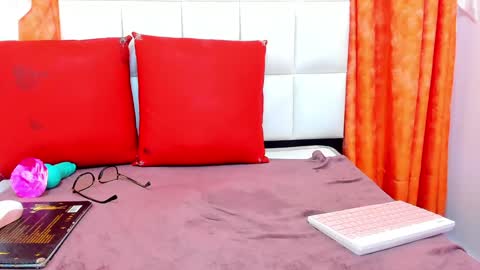 Snapshot of emily_sexy3 chatting on 01.19.25 Emily online show from 01.19.25