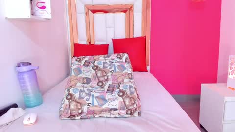 Snapshot of emily_sexy3 chatting on 01.28.25 Emily online show from 01.28.25