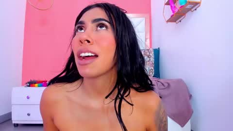 Snapshot of emily_sexy3 chatting on 02.09.25 Emily online show from 02.09.25