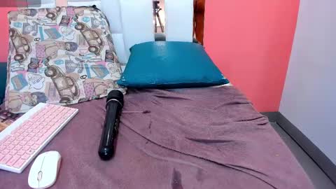 Snapshot of emily_sexy3 chatting on 03.02.25 Emily online show from 03.02.25