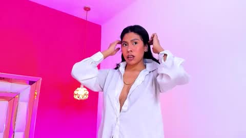 Snapshot of emily_sexy3 chatting on 09.17.25 Emily online show from 09.17.25