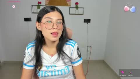 Snapshot of emily_villamil_ chatting on 07.15.26 Emi online show from 07.15.26