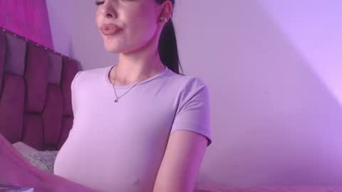 Snapshot of emily_w2 chatting on 06.19.26 emily_w2 online show from 06.19.26