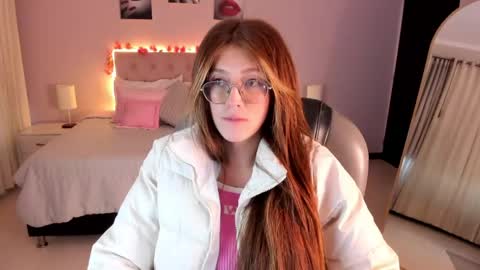 Snapshot of emily_warren__ chatting on 04.29.26 emily_warren__ online show from 04.29.26