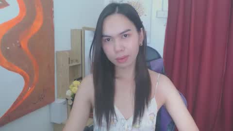 Snapshot of emily_xo143 chatting on 05.25.26 emily_xo143 online show from 05.25.26
