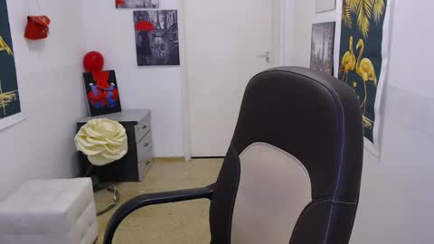 Snapshot of emily_york18 chatting on 02.05.25 Emily online show from 02.05.25