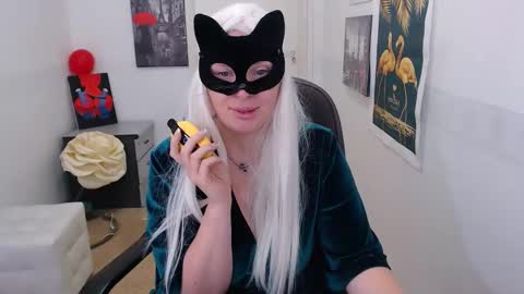 Snapshot of emily_york18 chatting on 02.13.25 Emily online show from 02.13.25