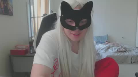 Snapshot of emily_york18 chatting on 10.10.25 Emily online show from 10.10.25