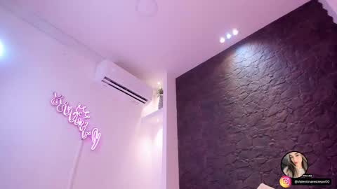 emilyallen_1 online show from 11.20.25