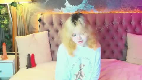 Snapshot of emilyangels chatting on 05.25.26 Baby Emelli online show from 05.25.26