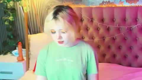 Snapshot of emilyangels chatting on 05.27.26 Baby Emelli online show from 05.27.26