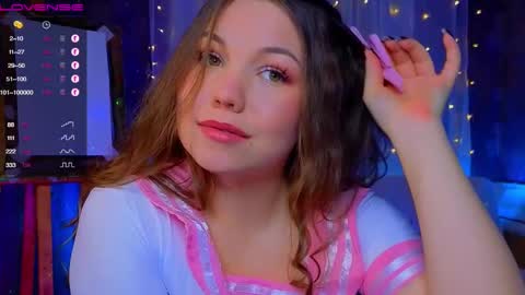 Snapshot of emilyart_ chatting on 02.10.25 artist Emily online show from 02.10.25