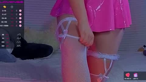 Snapshot of emilyart_ chatting on 02.24.25 artist Emily online show from 02.24.25