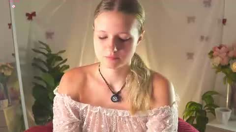 Snapshot of emilyhewell chatting on 07.05.26 Emi online show from 07.05.26