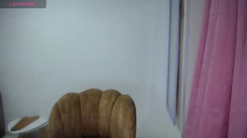 Snapshot of emilyhines__ chatting on 04.21.26 Emilyhines online show from 04.21.26