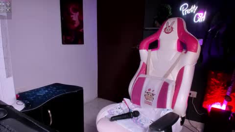 Emily Jhonson online show from 11.24.25