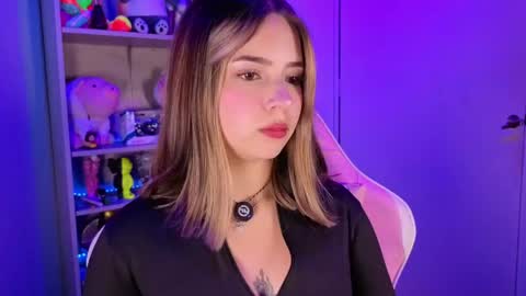 Snapshot of emilykarterr chatting on 05.09.26 VALEEEN online show from 05.09.26