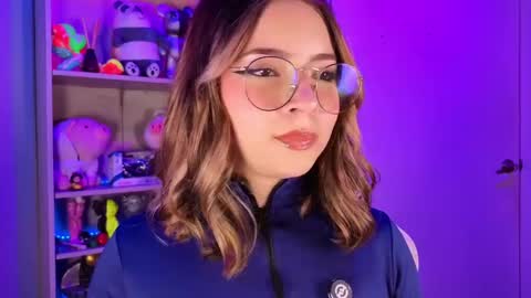 Snapshot of emilykarterr chatting on 05.25.26 VALEEEN online show from 05.25.26