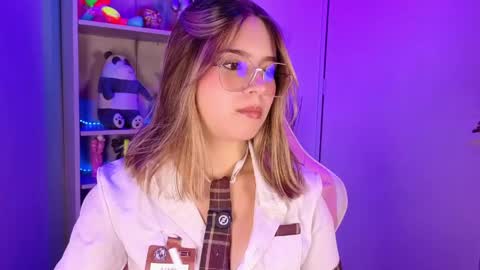 Snapshot of emilykarterr chatting on 05.28.26 VALEEEN online show from 05.28.26