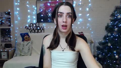 Snapshot of emilylayer chatting on 12.12.24 Emyli online show from 12.12.24
