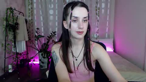 Snapshot of emilylayer chatting on 09.19.25 Emyli online show from 09.19.25