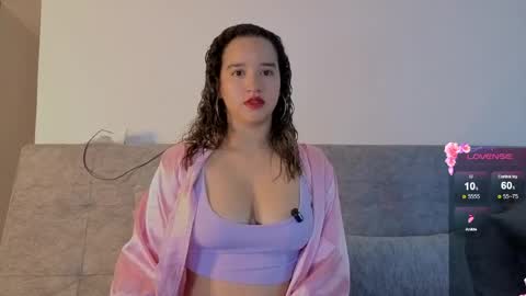 Snapshot of emilyrousex chatting on 04.23.26 emilyrousex online show from 04.23.26