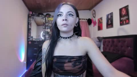 Snapshot of emilyrymer chatting on 01.28.25 Emily Support me to have 100 likes plx online show from 01.28.25