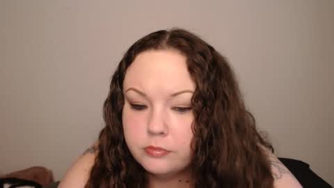 Snapshot of emilysgotissues chatting on 12.29.24 Emily Bankz online show from 12.29.24