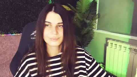 Emily online show from 10.04.25