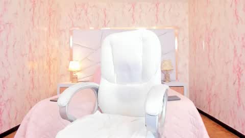 Emily  2200 - 600GMT-5 online show from 02.20.26