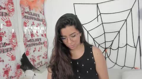 emilyy_cooperr online show from 10.18.25