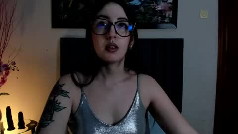 Snapshot of emilyywatson chatting on 04.21.26 Emilyy Watson online show from 04.21.26
