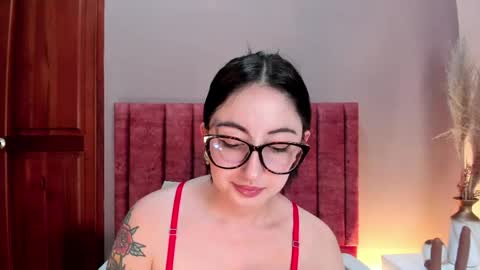 Snapshot of emilyywatson chatting on 05.09.26 Emilyy Watson online show from 05.09.26
