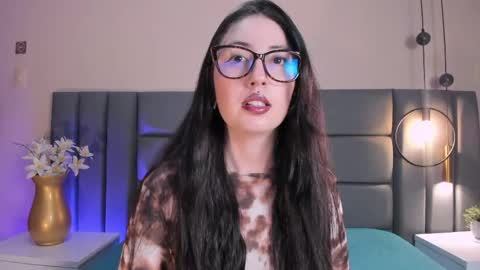 Snapshot of emilyywatson chatting on 06.05.26 Emilyy Watson online show from 06.05.26
