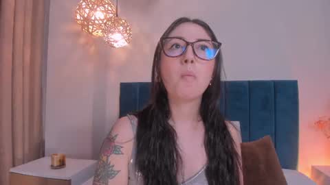 Snapshot of emilyywatson chatting on 06.17.26 Emilyy Watson online show from 06.17.26