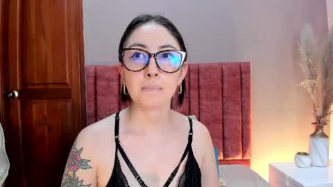 Snapshot of emilyywatson chatting on 06.25.26 Emilyy Watson online show from 06.25.26