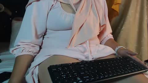 emira199 online show from 02.18.25