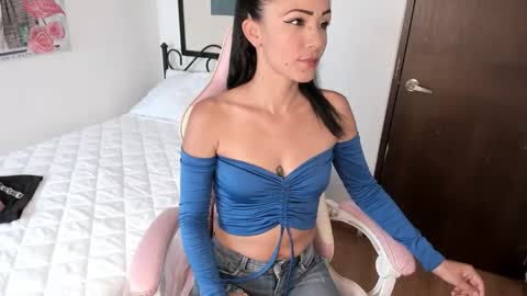 L i a    time online 7am - 1pm Gtm-5  online show from 10.20.25