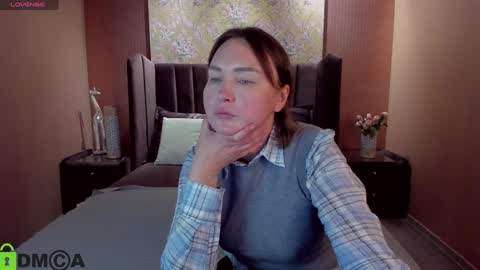 Snapshot of emm_quince chatting on 12.26.24 Emm online show from 12.26.24