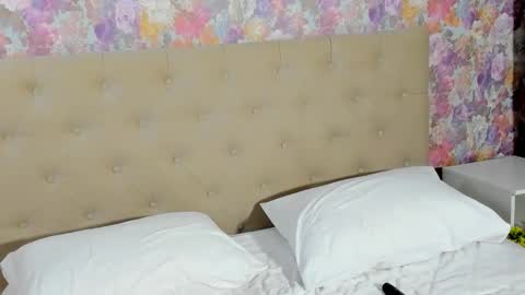 Snapshot of emma77_ chatting on 10.20.25 Emma online show from 10.20.25