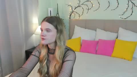 Snapshot of emma__peach chatting on 05.12.26 emma__peach online show from 05.12.26
