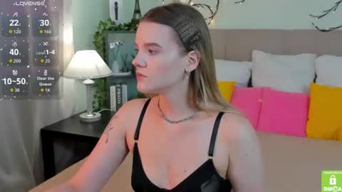 Snapshot of emma__peach chatting on 07.11.26 emma__peach online show from 07.11.26