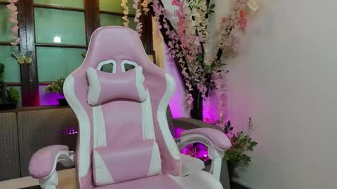 emma_ayala online show from 12.01.25