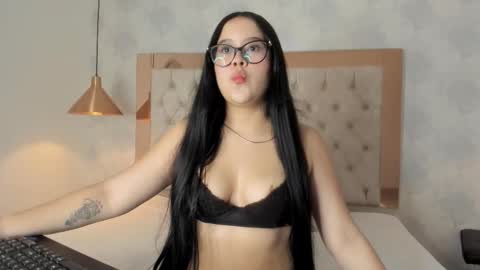 Snapshot of emma_bonnie chatting on 10.16.25 emma_bonnie online show from 10.16.25