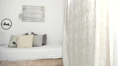 Emma Castillo online show from 03.05.25