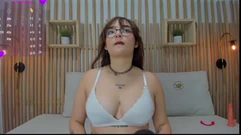 Snapshot of emma_cleir chatting on 09.12.25 emma cleir online show from 09.12.25