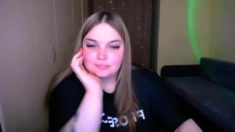 Snapshot of emma_dorn chatting on 05.10.26 Eva online show from 05.10.26