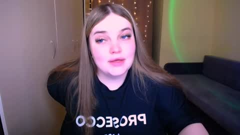 Snapshot of emma_dorn chatting on 05.16.26 Eva online show from 05.16.26