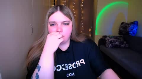 Snapshot of emma_dorn chatting on 05.28.26 Eva online show from 05.28.26